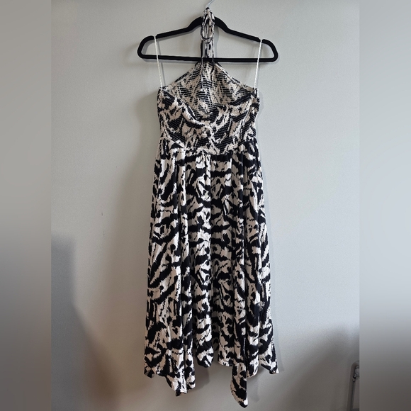 2/$20 Old Navy - Elegant Black and White Halter Dress - Size Medium Petite - Picture 2 of 6